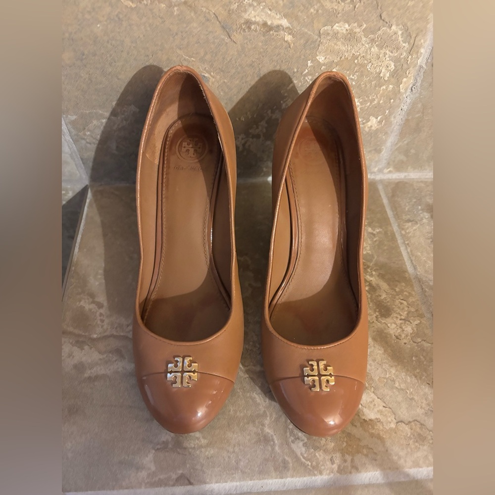 Tory Burch Tan Heels Elegant Design